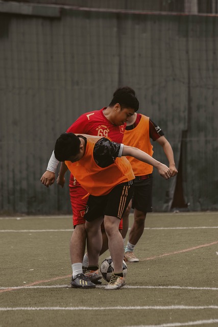 事更加引人